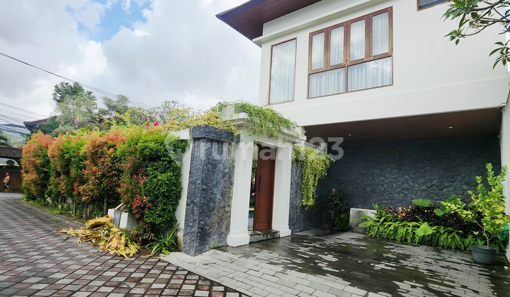 Sale 3 Bedrooms Modern Villa Furnished Premium Location On Main Road In Umalas Kerobokan Bali. 2