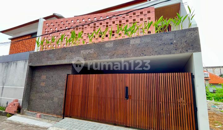 Sewa Villa Baru 3 Kamar Tidur Semi Furnish di Kerobokan Dekat Canggu Bali