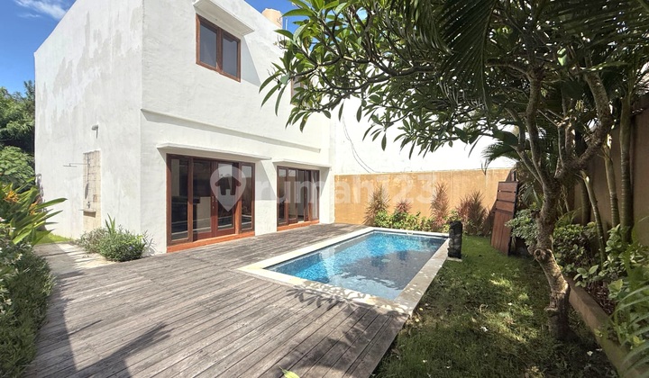For Sale 3 Bedrooms Villa Furnished Inside Cluster In Mumbul Nusa Dua Bali