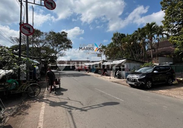 Classic Well-Maintained Strategic House on Jl Nusakambangan, Klojen, Malang 2