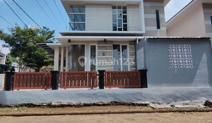 Rumah Mewah Asri di Perumahan Elit Istana Dieng Malang 2