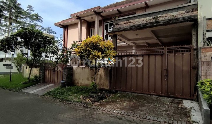 Rumah 2 Lantai Posisi Hook Terawat & Siap Huni di Cluster Golf, Araya Malang 2