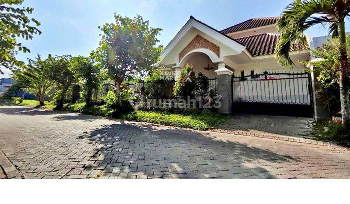 Rumah Sangat Terawat Full Furnish di Cluster Golf Kota Araya Malang 1