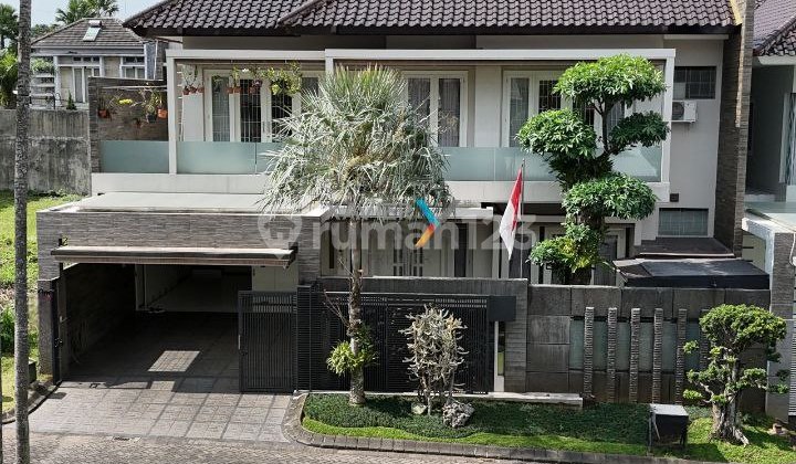 Rumah Premium Full Furnished dengan Private Pool di Istana Dieng, Malang