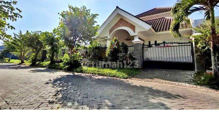 Rumah Sangat Terawat Full Furnish di Cluster Golf Kota Araya Malang 1