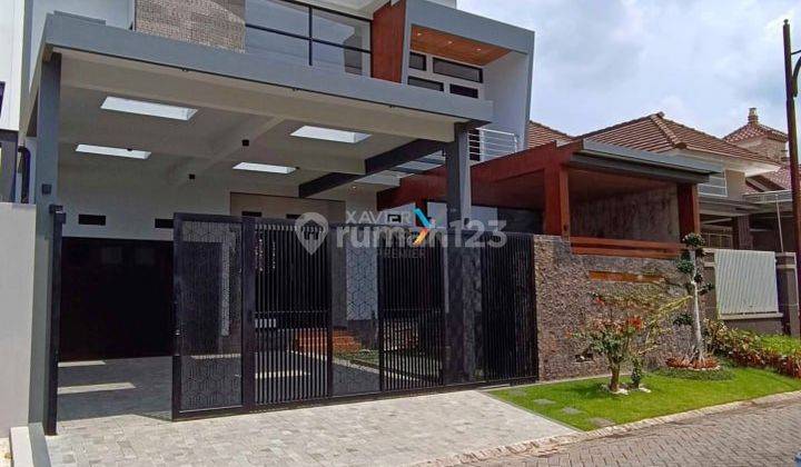 Rumah Baru Gress Desain Modern di Araya Golf, Malang  2