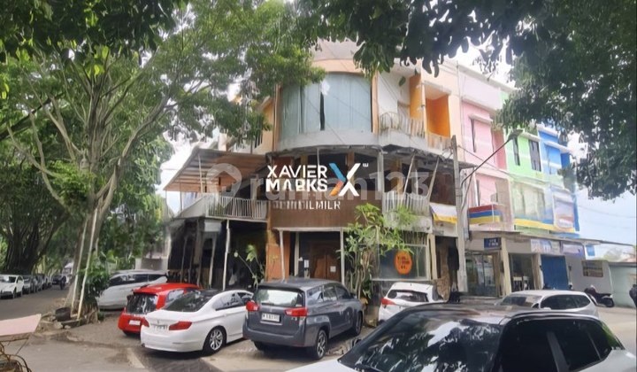 Ruko 3 Lantai Hook di Klojen, Malang Kota Cocok untuk Klinik, Cafe, Kuliner, Kantor