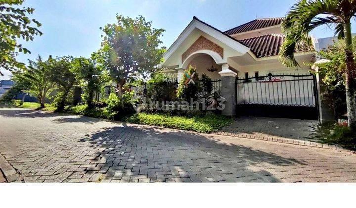 Rumah Sangat Terawat Full Furnish di Cluster Golf Kota Araya Malang 1