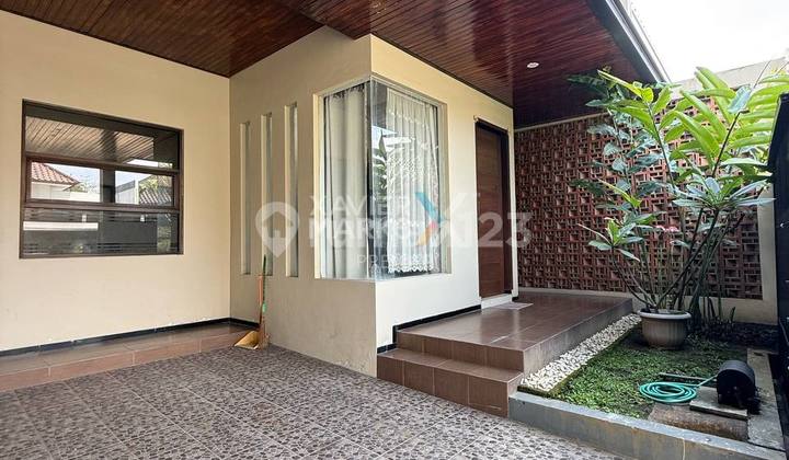 Rumah Design Modern di Perumahan Istana Dieng Kota Malang 2