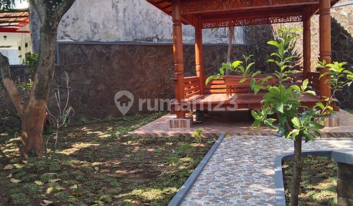 Dijual Rumah Furnish + Taman Luas di Permata Jingga, Malang 2