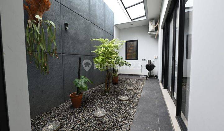 Dijual rumah cantik di BSD siap huni, full interior, BISA NEGO!  2