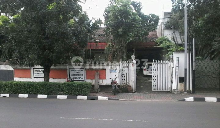 For Sale House on Boulevard Street Kebayoran Baru Suitable for Business!