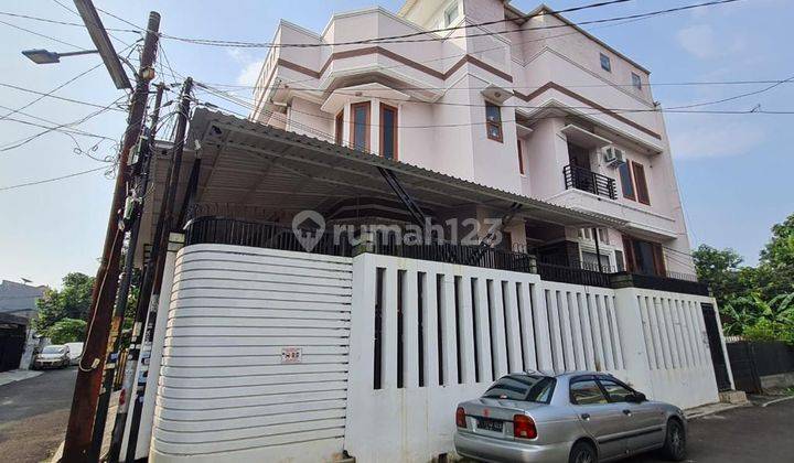 Rumah Puri Indah Hoek 120m2 Semi Furnished Termurah! 2