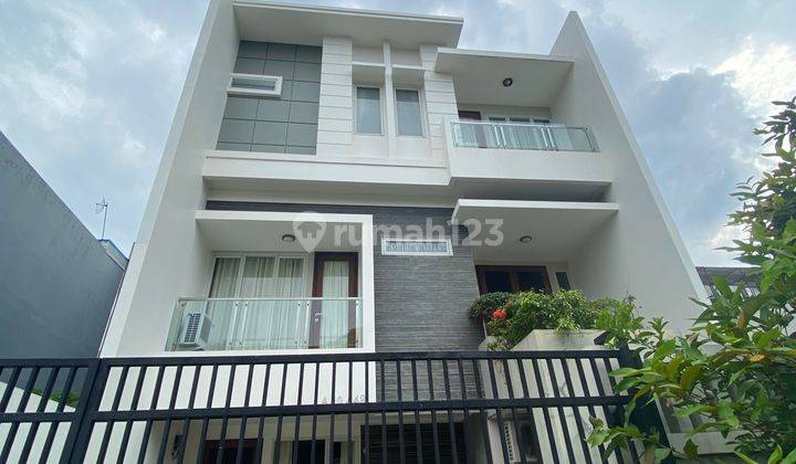 Rumah Permata Buana Modern Minimalis 3 Lantai Posisi Terbaik! 1