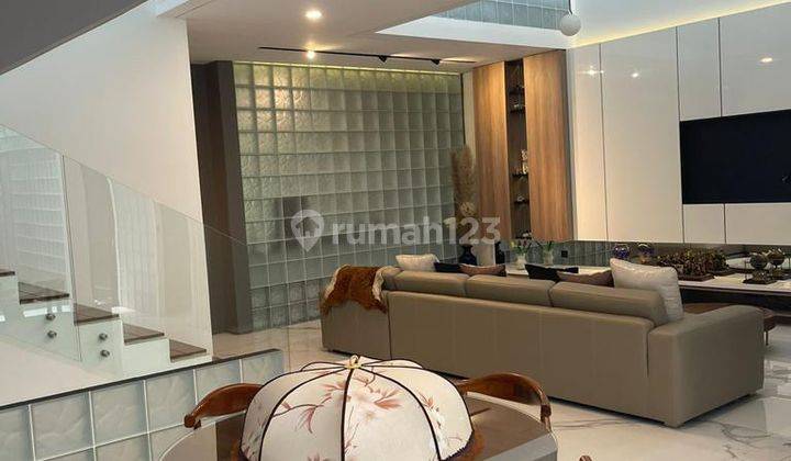 Rumah Mewah Permata Buana 12x25m2 Fully Furnished ! 1