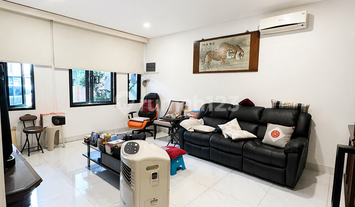 Permata Buana Ready-to-Occupy House Newly Renovated 136M2 Permata Buana Ready-to-Occupy House Newly Renovated 136M2