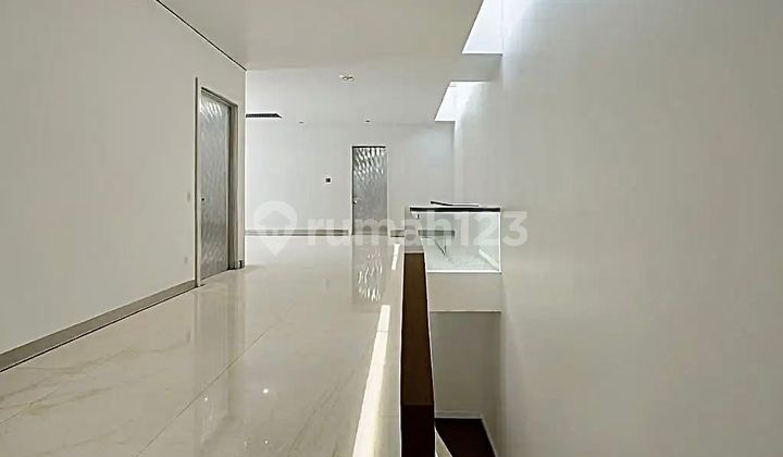 New House in Puri Kencana, 200M2 Area, Marble Flooring 2