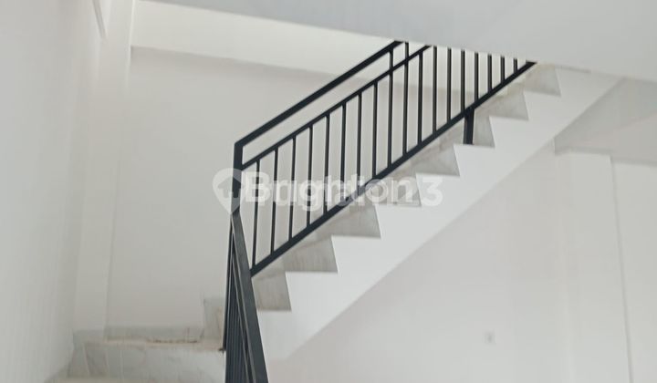 New Shop House on a Busy Street 2