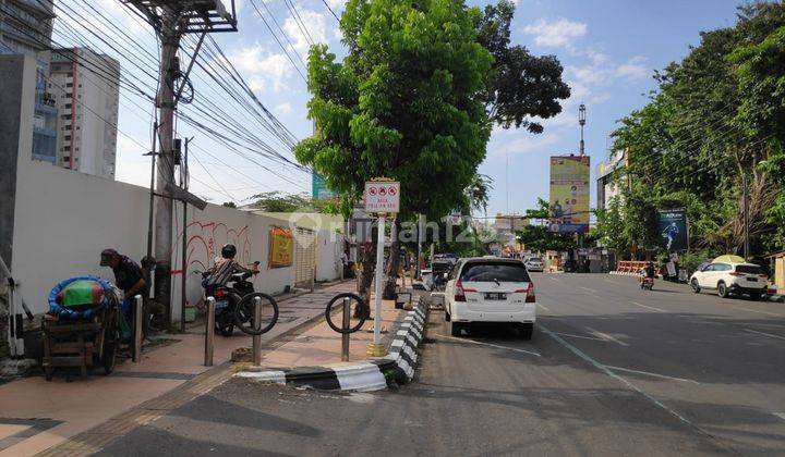 Tanah Tengah Kota Cocok Untuk Bangunan Komersial di Jl. Gajahmada 1