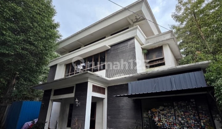 Hot Deal! Rumah Lokasi Strategis Siap Huni di Abdulrahman Saleh 1