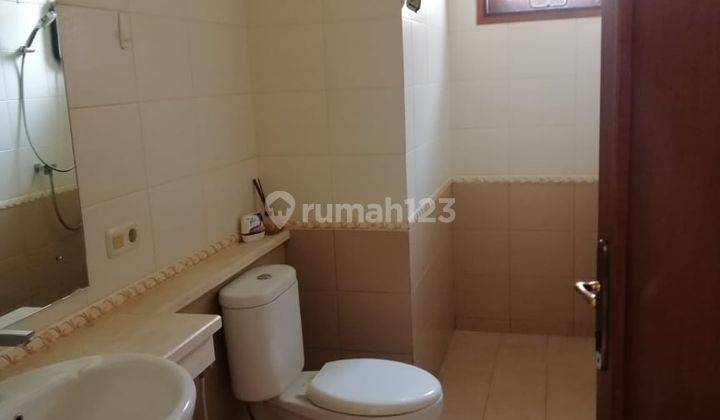 kamar mandi rumah cluster mewah di palm