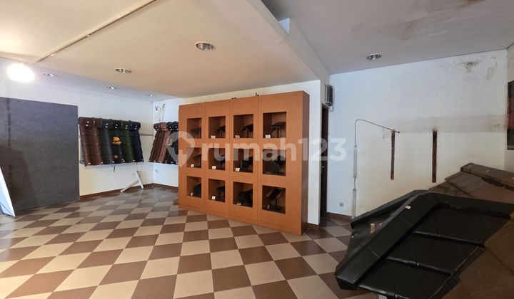 Showroom dan Gudang Strategis Siap Pakai di MT Haryono 2