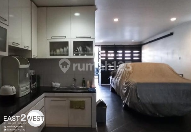 Dijual Rumah Jalan Setrasari Kulon 2 Bandung Luas Nyaman Semi Furnished 2