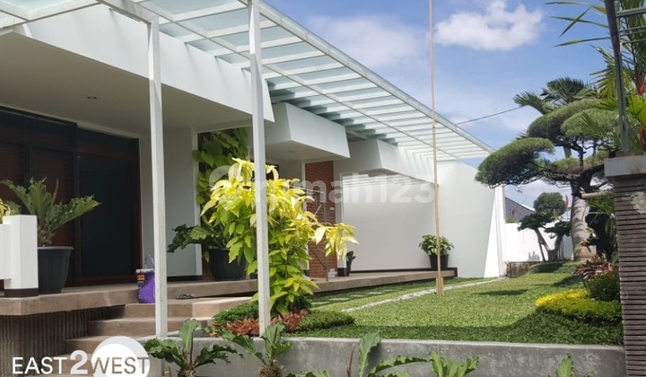 Dijual Rumah Jalan Setrasari Kulon Bandung Mewah Nyaman Strategis Siap Huni 2