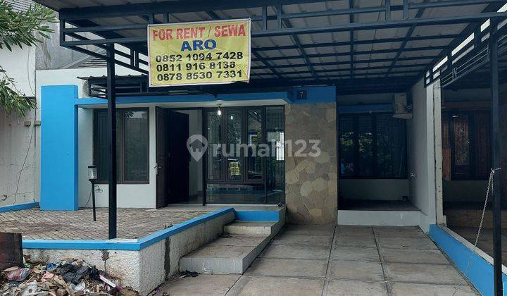 Disewakan Rumah 1 Lantai Hadap Taman 3 kamar tidur  1