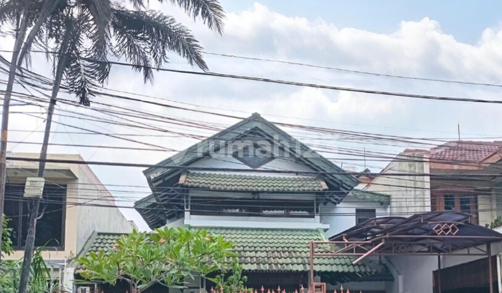 Strategic House for Sale in Bintaro Sector 3 - Comfortable Residence in a Prime Location