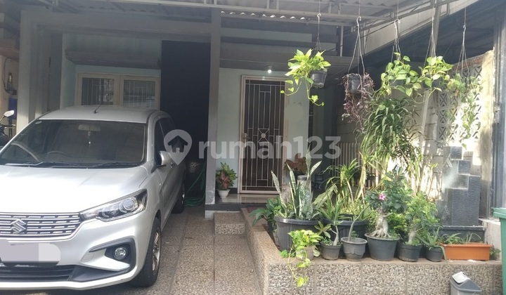 For Sale Minimalist House Inside Cluster in Cipadu Pond. Aren For Sale Minimalist House Inside Cluster in Cipadu Pond. Aren