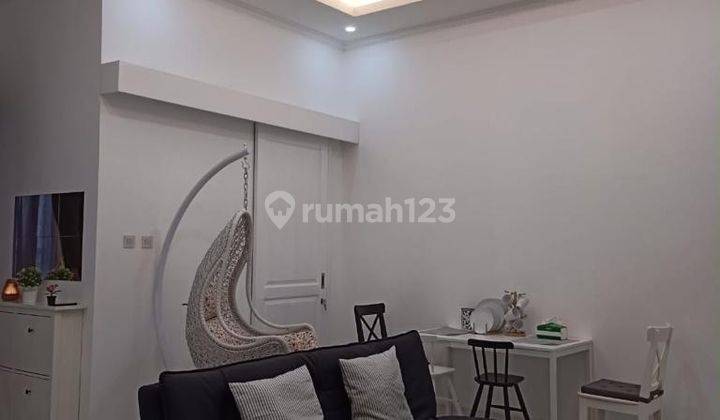 Dijul Rumah 3 Lantai Semi Furnished Area Banjar Wijaya 1