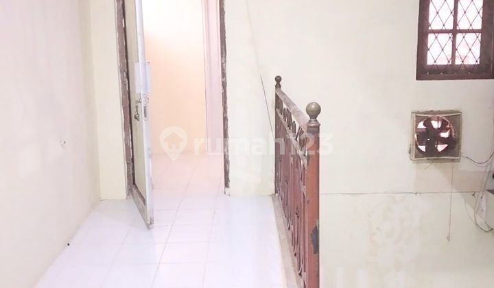 For Sale Spacious Garden-Facing House, Strategic Location in Villa Pamulang 2