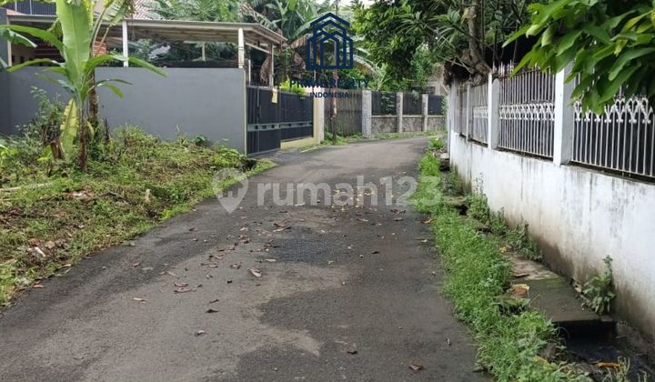 For sale: one-story move-in ready house in Beji Timur, Depok, with a serene environment. 2