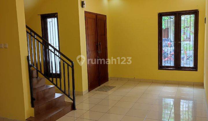 Disewakan Rumah 2 Lantai di Kebon Jeruk 2