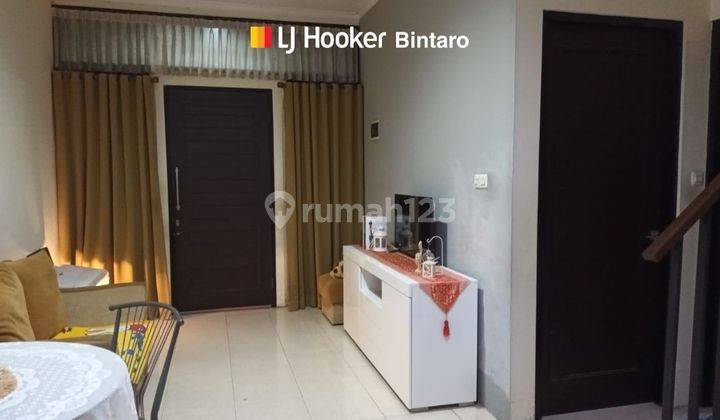 Dijual Rumah Cantik 2 Lantai, di Viladia Residence 2