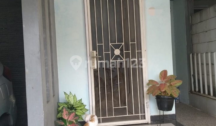 For Sale Minimalist House Inside Cluster in Cipadu Pond. Aren For Sale Minimalist House Inside Cluster in Cipadu Pond. Aren