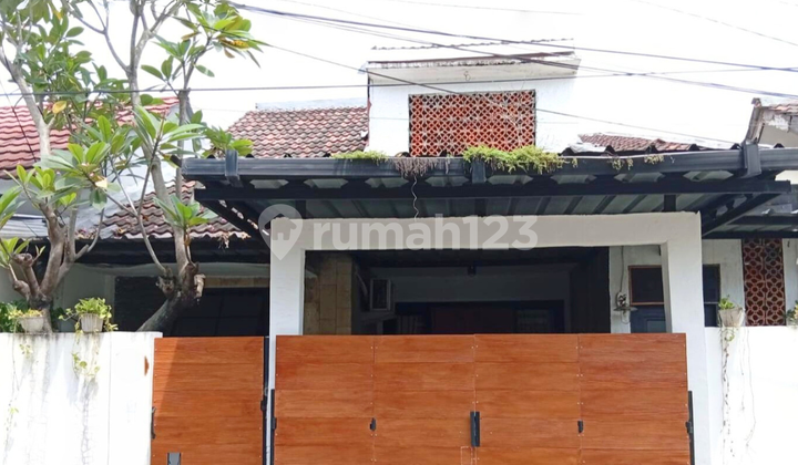 Dijual Rumah Artistik Siap Huni. Lokasi Strategis Dekat dengan ke Bsd & Ciputat Dijual Rumah Artistik Siap Huni. Lokasi Strategis Dekat dengan ke Bsd & Ciputat