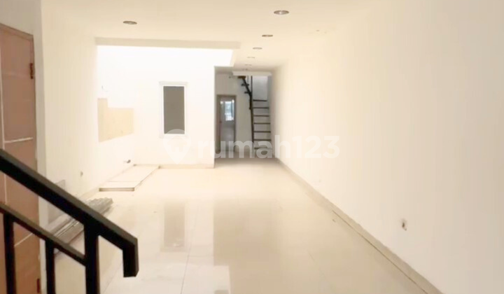 Dijual Rumah 2,5 Lantai Siap Huni di Kosambi Tangerang Dijual Rumah 2,5 Lantai Siap Huni di Kosambi Tangerang