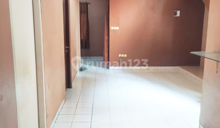 For Sale: Roadside House, Suitable for Business in Sawangan 2