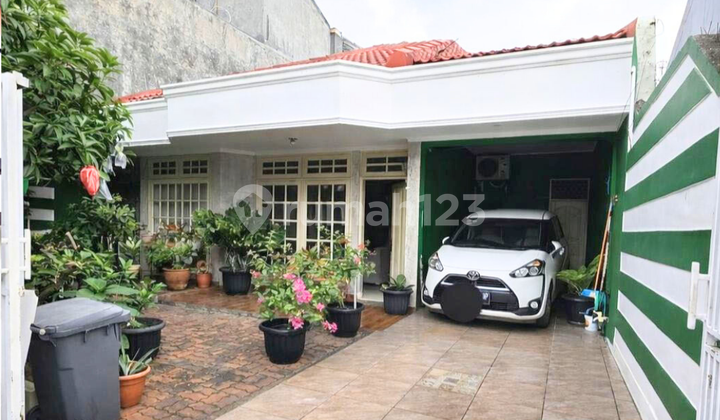 Dijual Rumah Hook Siap Huni Lokasi Strategis di Kembangan Jakbar Dijual Rumah Hook Siap Huni Lokasi Strategis di Kembangan Jakbar