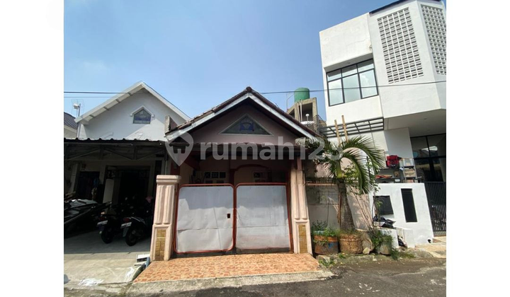 Rumah dalam Perumahan Anggrek Loka Graha Raya