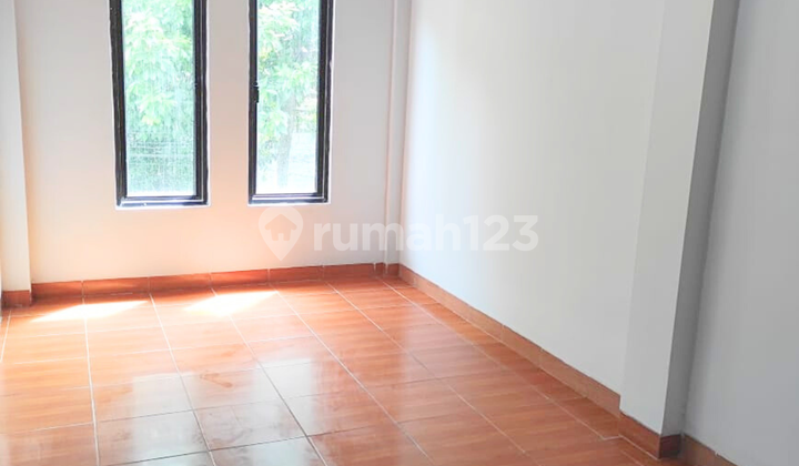 Rumah 2 Lantai + Rooftop - 500 M ke Stasiun Jurangmangu! 2