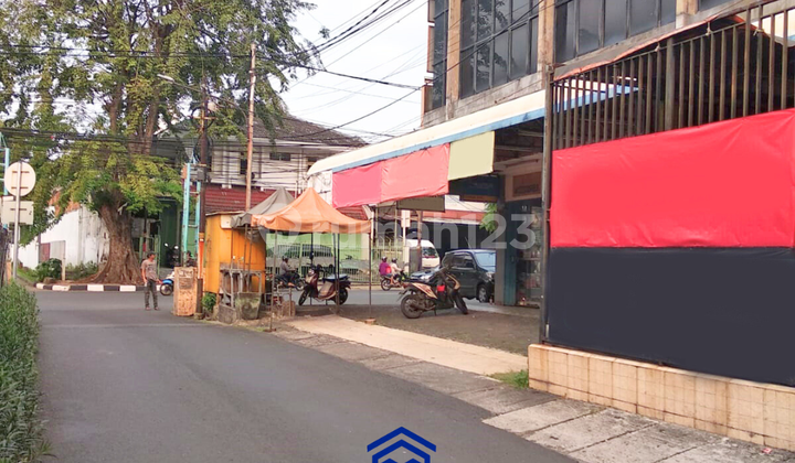 Disewa Ruko 3,5 Lantai Posisi Hoek di Kebayoran Lama Jakarta Selatan Disewa Ruko 3,5 Lantai Posisi Hoek di Kebayoran Lama Jakarta Selatan