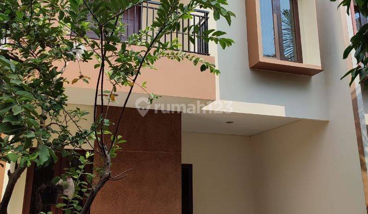 Disewakan Rumah 2 Lantai di Kebon Jeruk 1