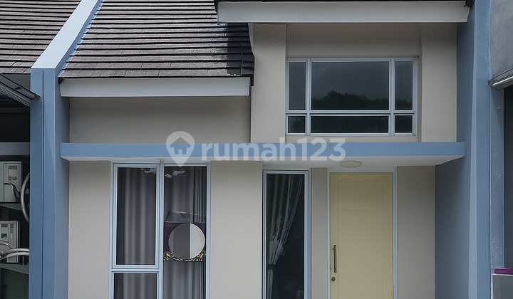 Dijual Rumah Minimalis  Siap Huni, Hadap Taman di Serpong Jaya.