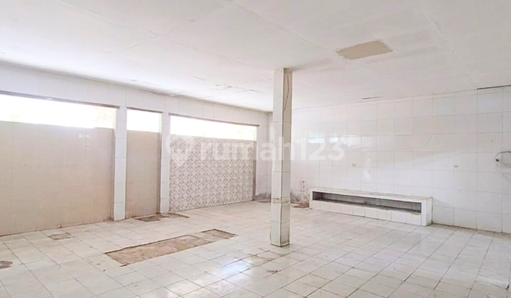 For Rent: Street-Facing Kiosk in Pondok Aren Area with a Strategic Location