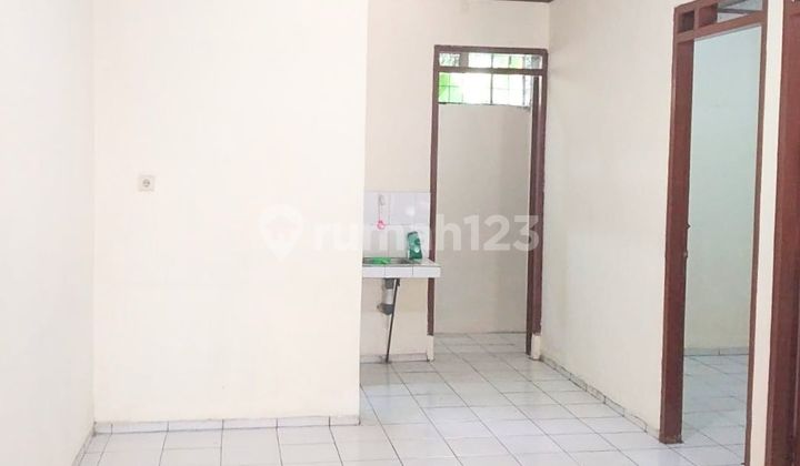 Strategic Shop House for Sale by Main Road, Suitable for Business, Office, or Warehouse in Pamulang. 2