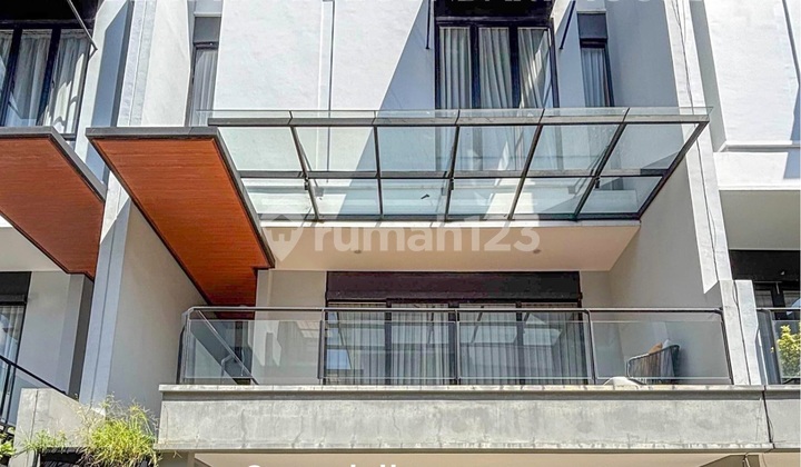 Rumah 3 Lantai Dalam Lingkungan Asri Rumah 3 Lantai Dalam Lingkungan Asri