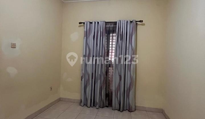 Dijual Cepat Rumah 2.5 Lantai Taman Surya Jak Bar 2